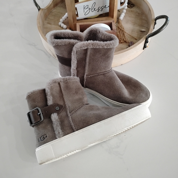 UGG Aika Flat Mid Height Boots Gray Suede Size 7 - Picture 2 of 6